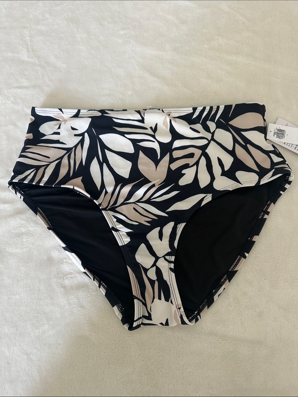 OLD NAVY High-Waist Floral Print Women’s Shorts - Black & Cream NWT